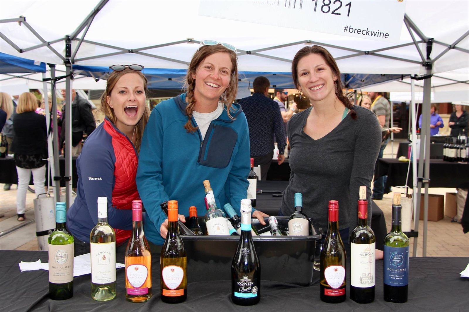 Wine pouring at the Breckenridge Food & Wine Festival Grand Tasting
